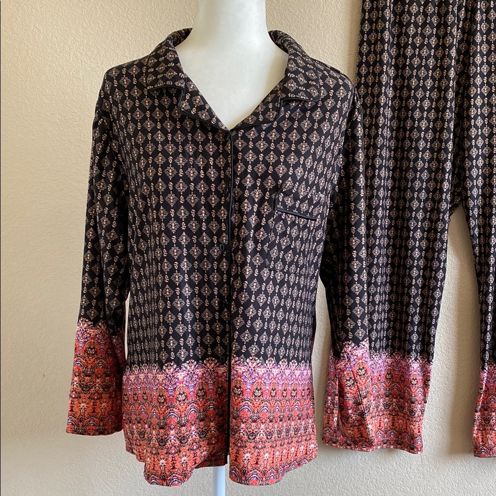 New Patterned Pajama Set - Picture 3 of 5